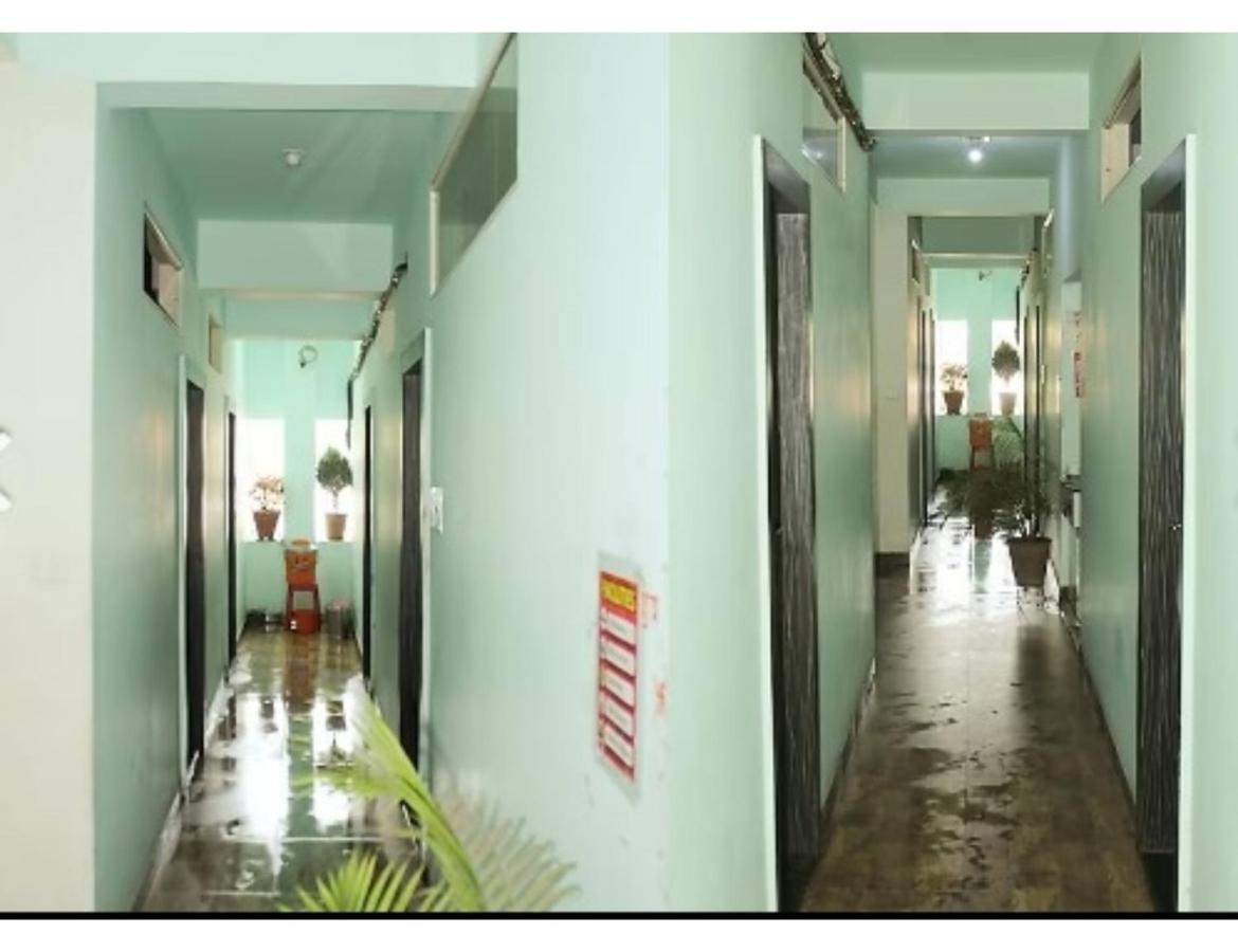 Hotel Adarsh, Udždžain Exteriér fotografie