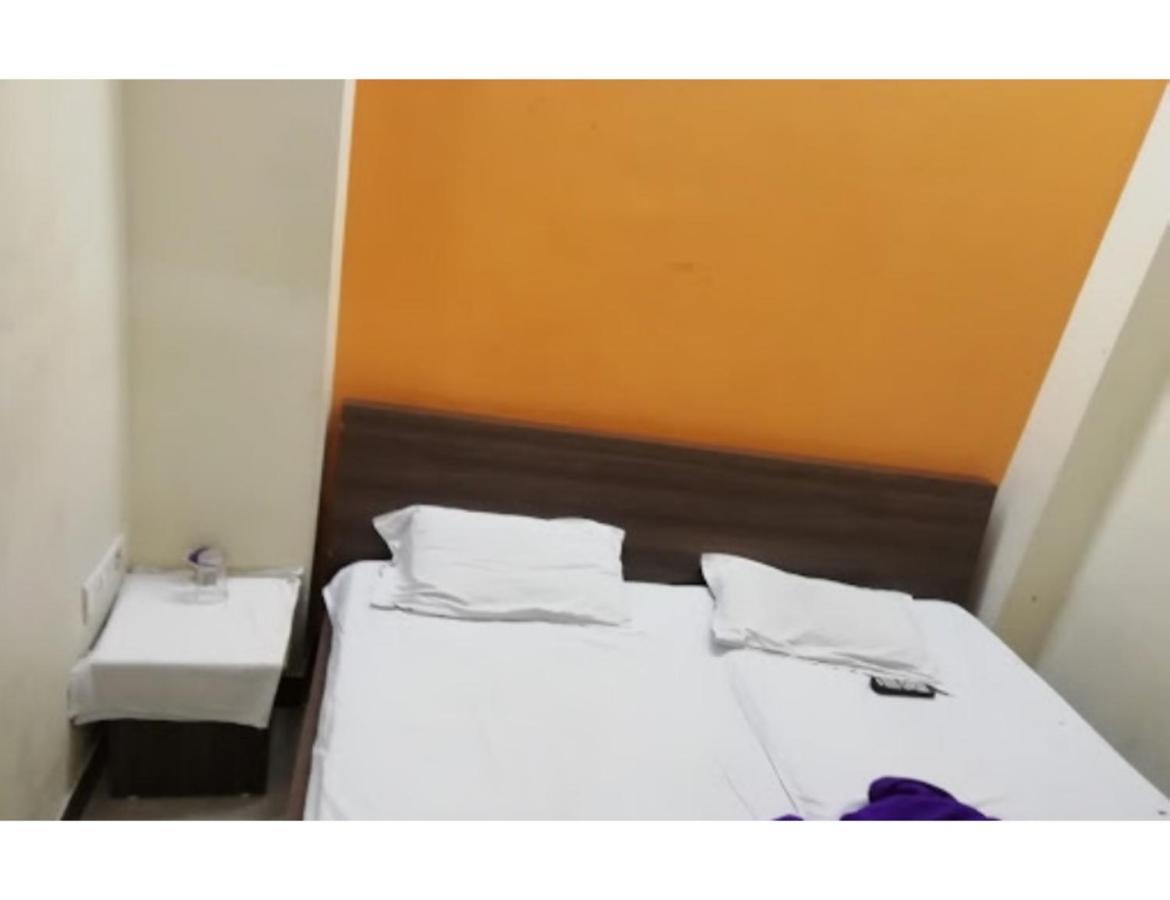 Hotel Adarsh, Udždžain Exteriér fotografie