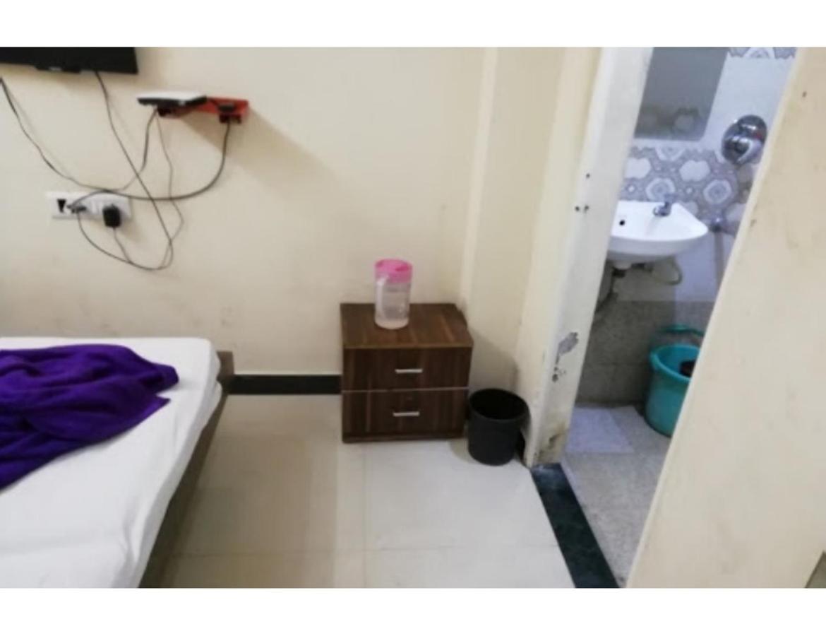 Hotel Adarsh, Udždžain Exteriér fotografie