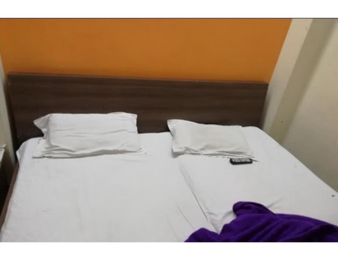 Hotel Adarsh, Udždžain Exteriér fotografie